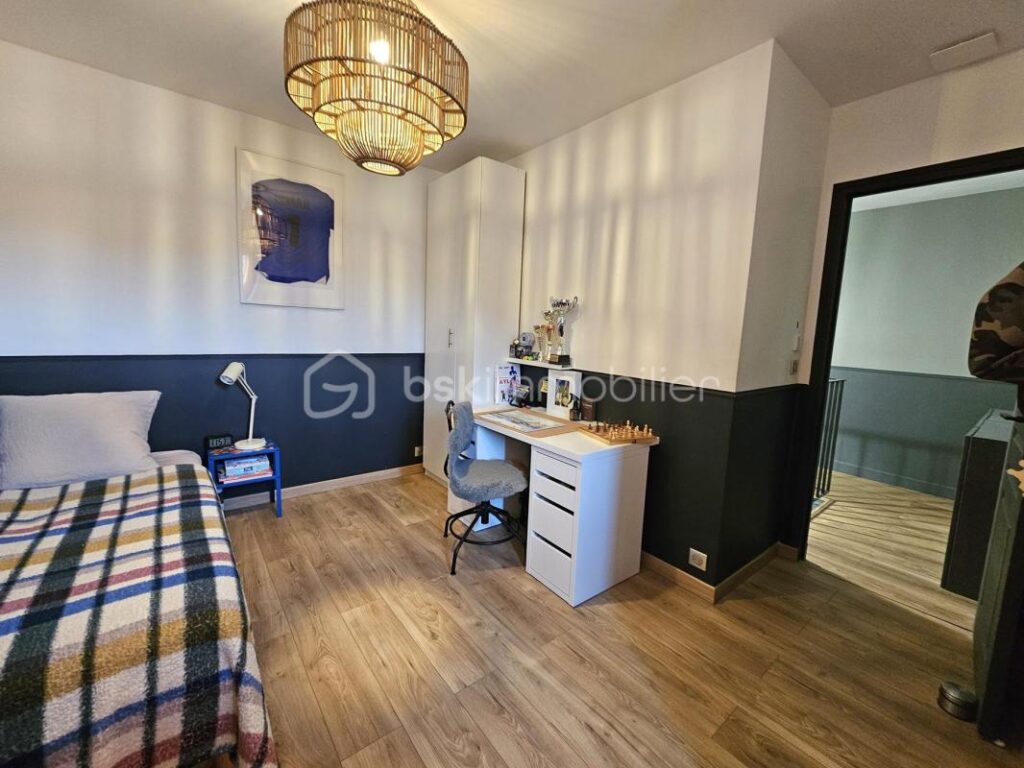 Mansart 7 pièces 216m² indépendant sous-sol DPE C – 7 pièces – 4 chambres – 151 m²