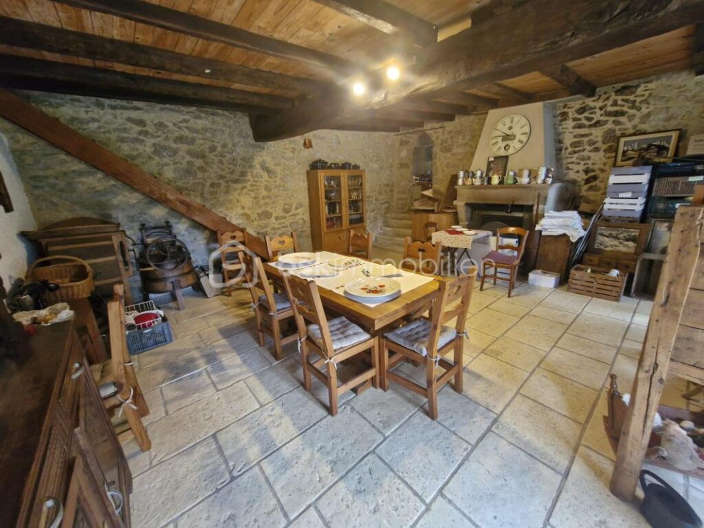 Charmante maison longère de 350m2 à Port-Sainte-Foy-et-Ponchapt – 15 pièces – 8 chambres – 350 m²