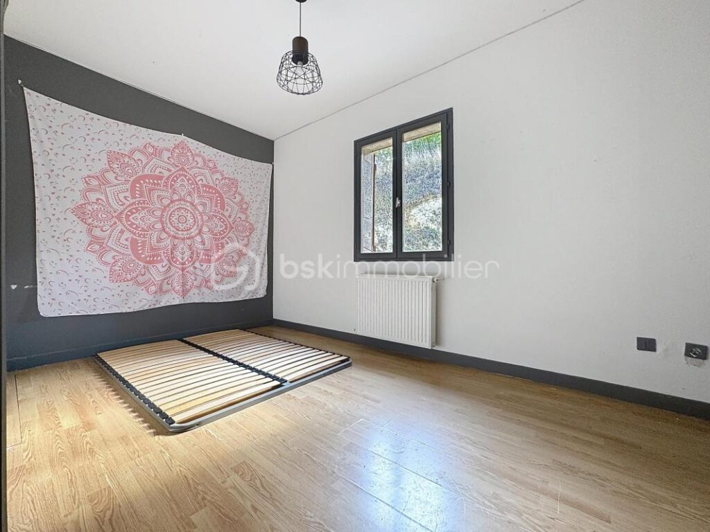 Maison de plain pied – 6 pièces – 4 chambres – 107 m²