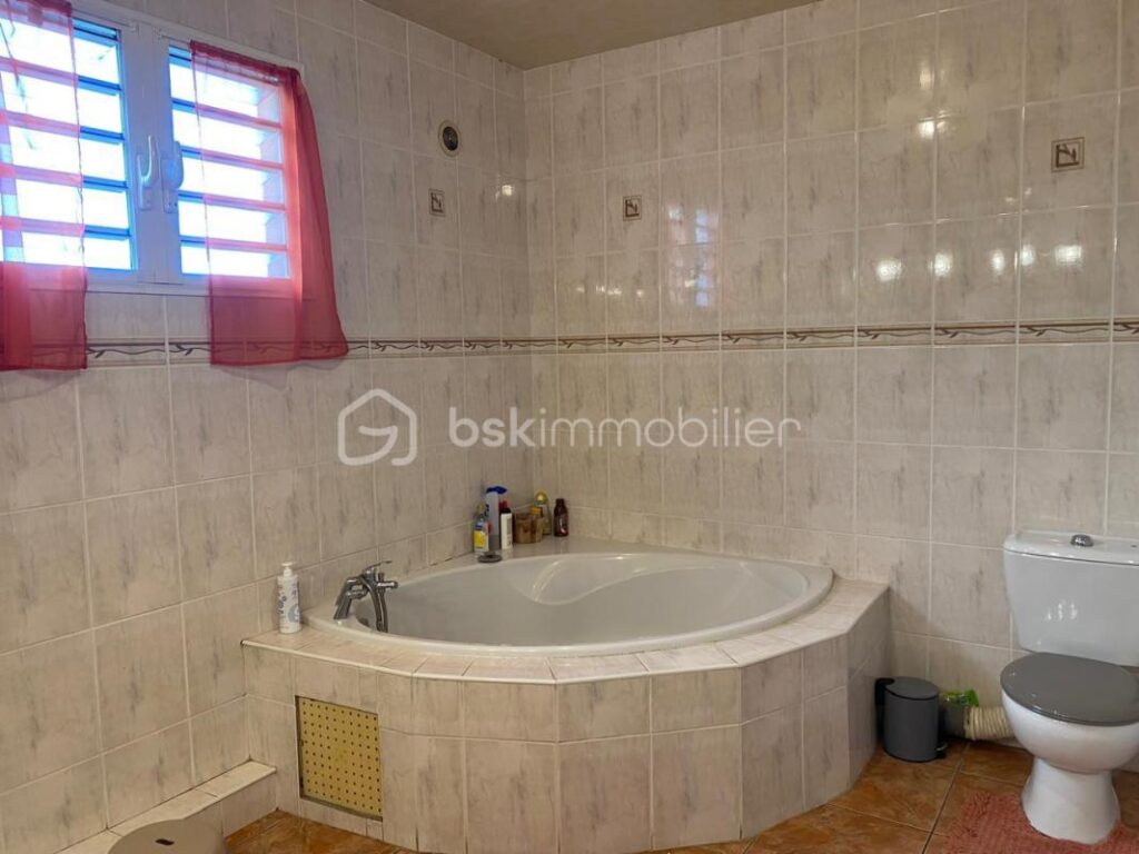 Maison de 165m² – 7 pièces – 6 chambres – 165 m²