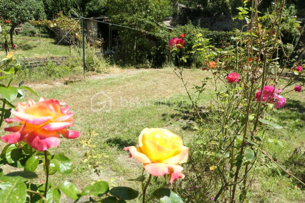 Maison de maître avec Jardin sans vis à vis proche centre ville, commodités et transports ! – 5 pièces – 3 chambres – 99 m²