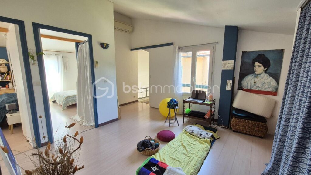 A VENDRE MAISON 3 FACES DE 131M² SUR TERRAIN DE 336M² A CERET – TROIS CHAMBRES – GARAGE – CLIMATISATION REVERSIBLE – VUE SUR LE VALLESPIR – AUCUN VIS A VIS – GARAGE – 6 pièces – 3 chambres – 131 m²