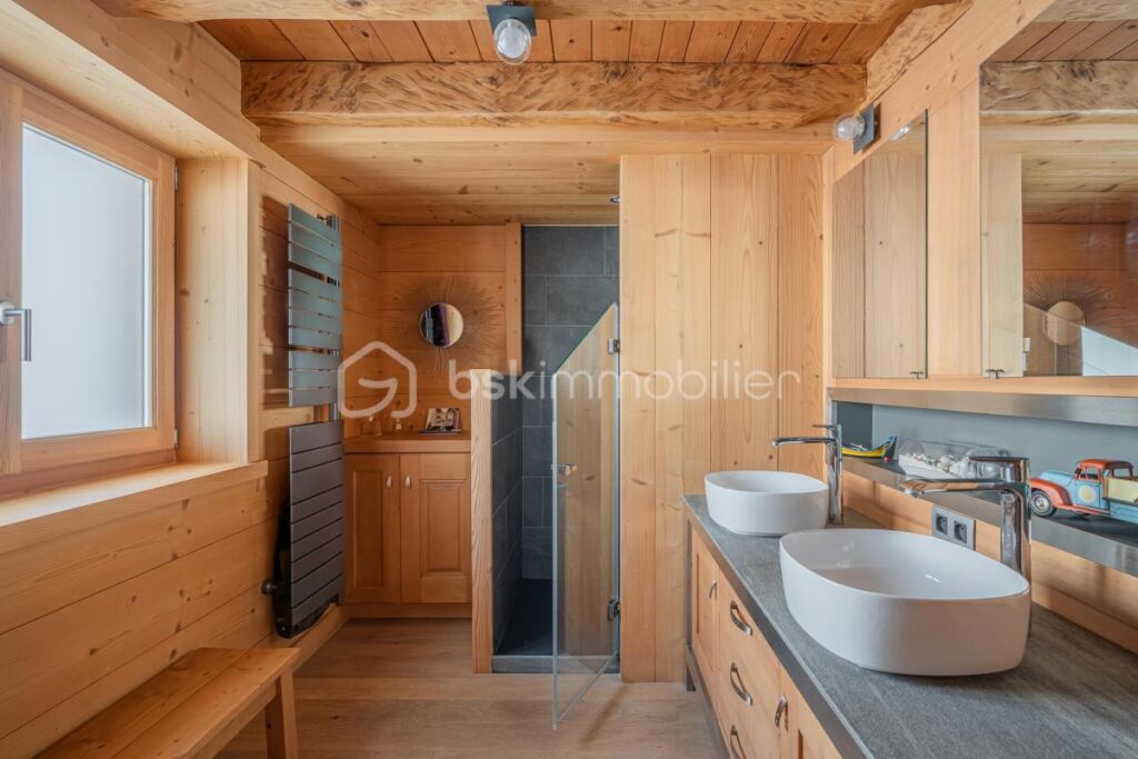 MEGEVE- CHALET FAMILIAL AU COEUR D’UN HAMEAU HISTORIQUE – 12 pièces – 7 chambres – 243 m²