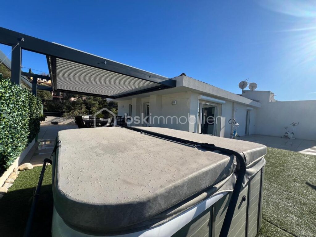 VILLA SUR LE TOIT D’EXCEPTION À VIDAUBAN – Coup de Coeur Assuré ! – 4 pièces – 3 chambres – 93 m²