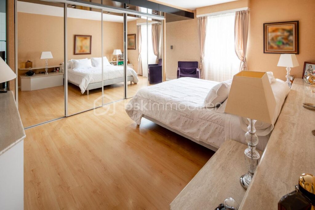 Profitez du luxe paisible d’une maison d’architecte au cœur de Lourdes – 8 pièces – 5 chambres – 310 m²