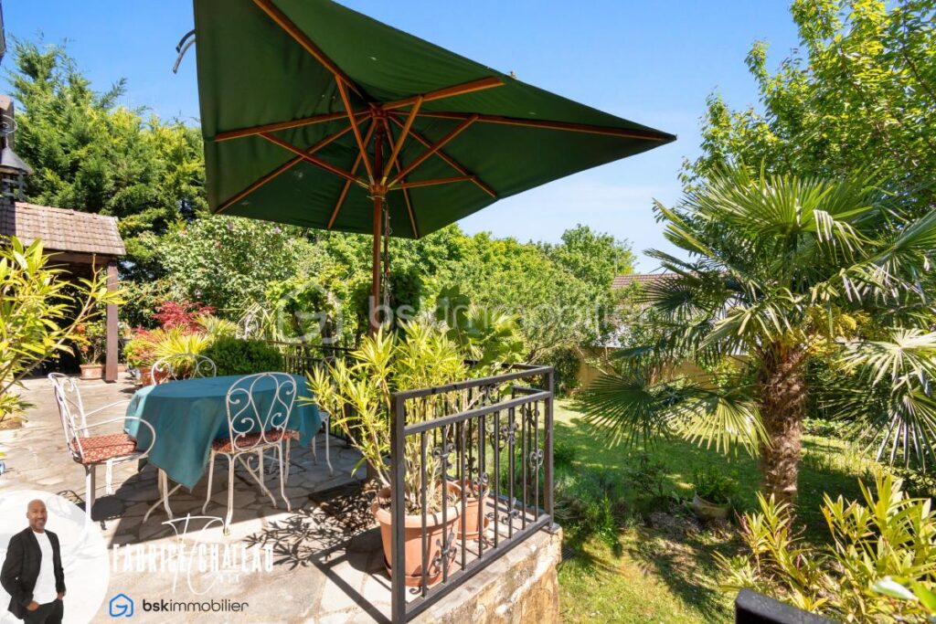 Grande maison familiale avec 5 chambres – cachet et jardin paysager – 8 pièces – 5 chambres – 212 m²