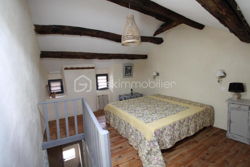 Maison de village en bord de rivière – 9 pièces – 3 chambres – 150 m²