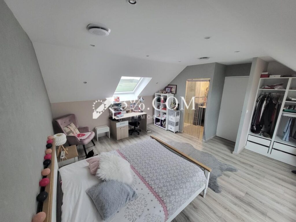 Très belle maison individuelle – 10 pièces – 230 m2 – A VOIR – 10 pièces – 4 chambres – 230 m²