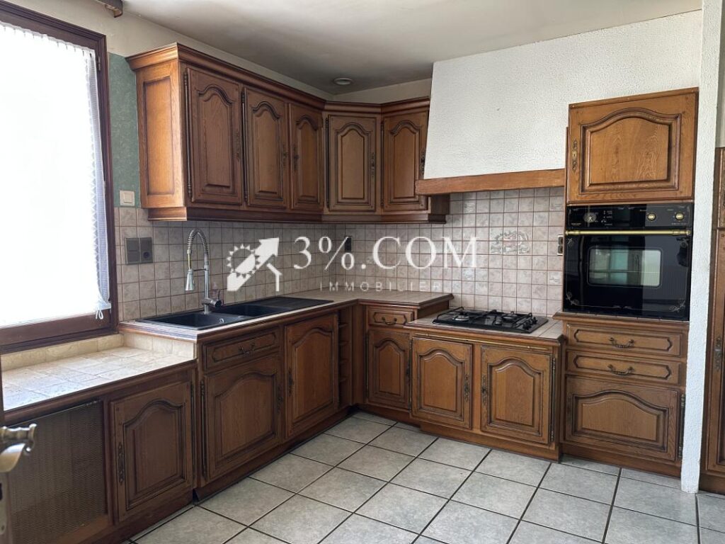 Locaux commerciaux avec logement 639 m2 DOMBASLE EN XANTOIS – 12 pièces – 6 chambres – 639 m²