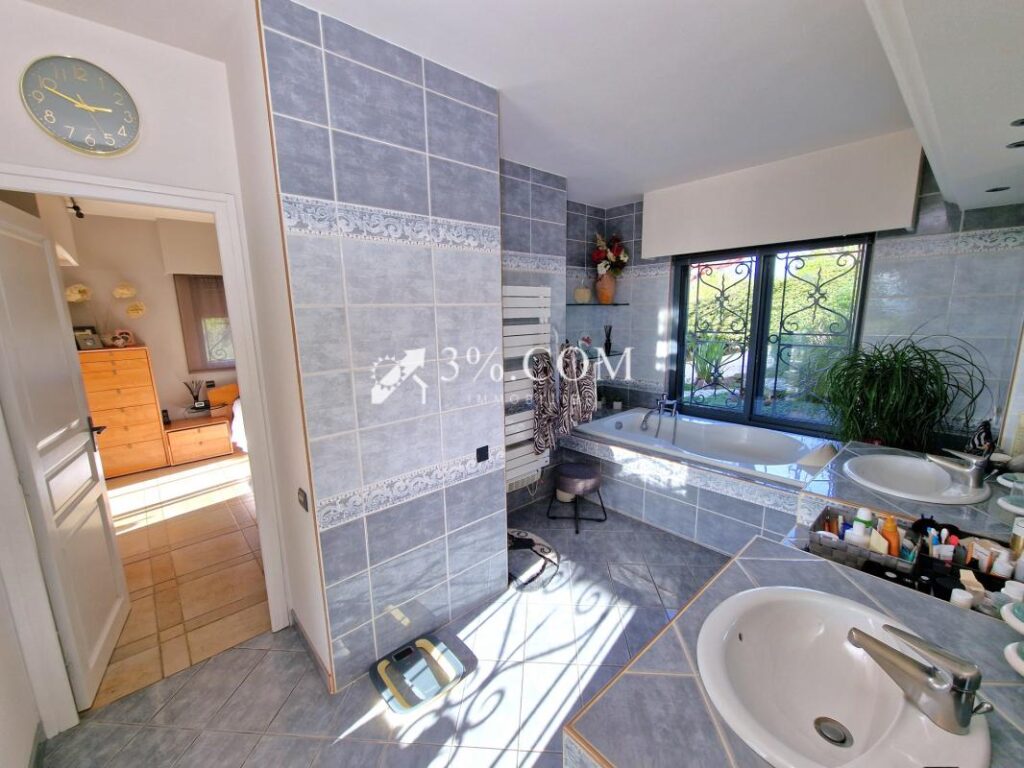 Villa de standing au coeur des Golfs de Saint-Raphaël – 6 pièces – 4 chambres – 196 m²