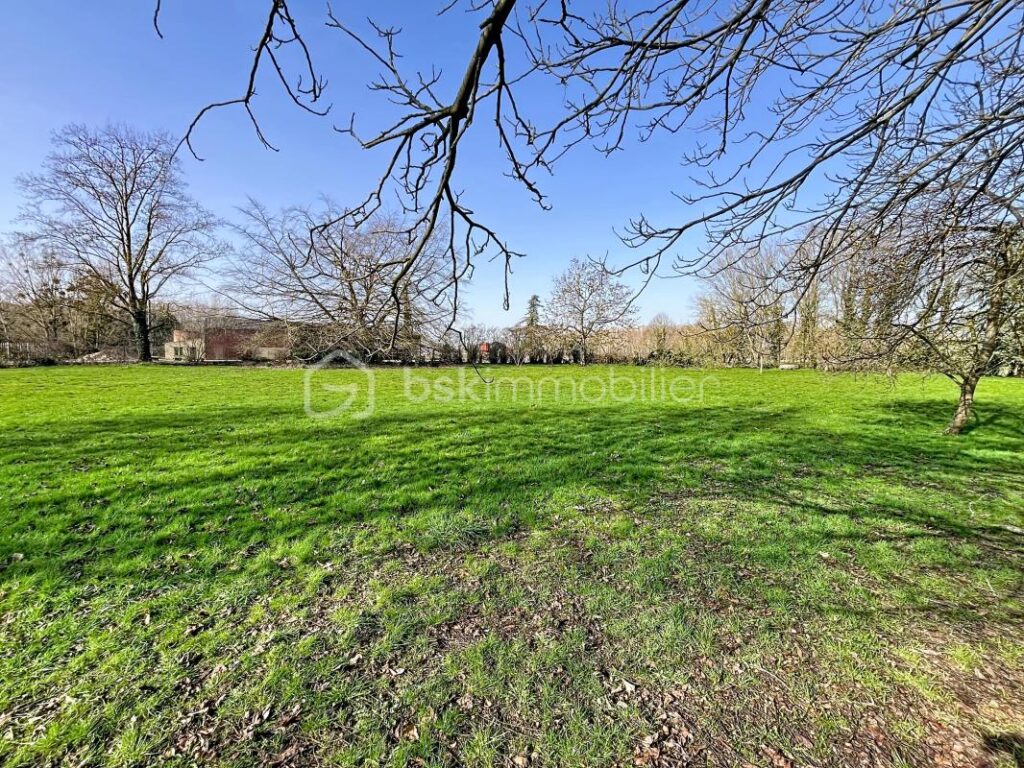 MAISON DE CARACTERE AVEC DEPENDANCE ET PARC ARBORE – 10 pièces – 6 chambres – 335 m²