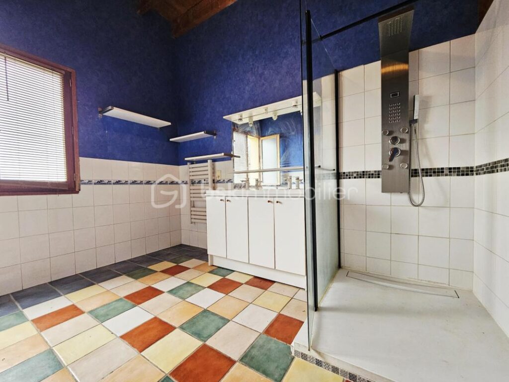 Grande maison rénovée avec activité touristique: gîte classé 3 étoiles et chambres d’hôtes – Fort potentiel à Besse-et-Saint-Anastaise – 12 pièces – 8 chambres – 435 m²