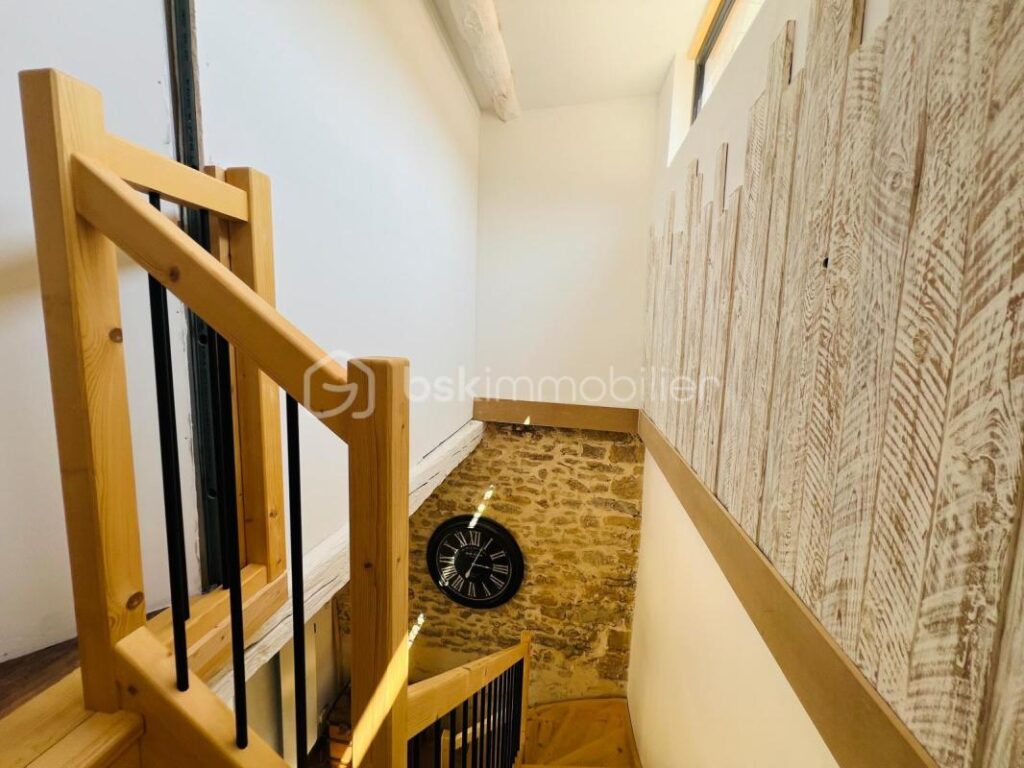 MAISON T3 AVEC TERRASSE – CHARME DES PIERRES DOREES ET DU BOIS – 3 pièces – 2 chambres – 93 m²