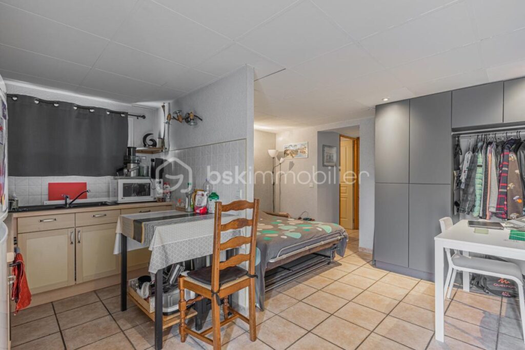 Maison familiale avec studio indépendant et grande véranda – Sallanches – 7 pièces – 4 chambres – 268 m²