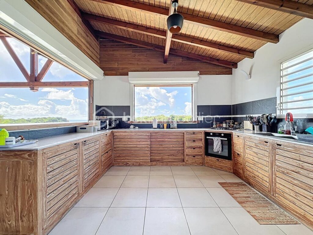 Ensemble immobilier villa et ses deux locatifs vue mer – 10 pièces – 7 chambres – 295 m²