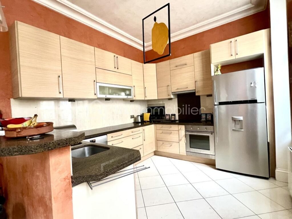 Maison bourgeoise au centre ville d’Etampes – 7 pièces – 6 chambres – 200 m²