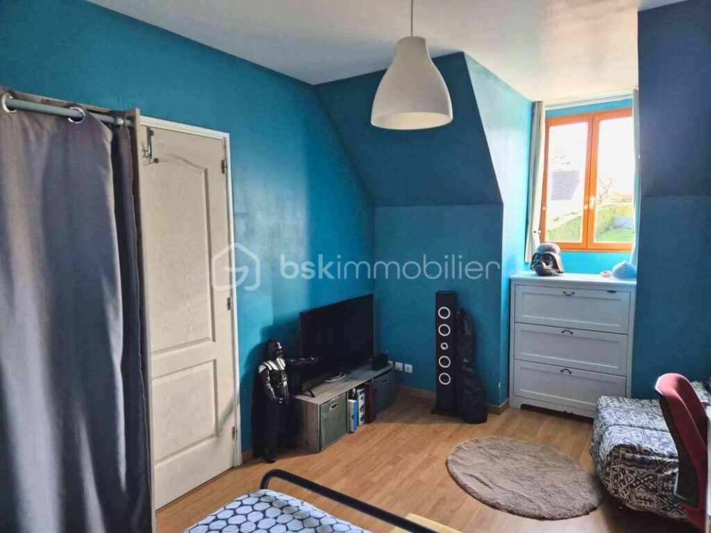 Maison individuelle 137m2, clé en main – Autonomie de plain‑pied – Vue sur étang – Terrain 860 m2 clos & garage – Aucun travaux – 4 pièces – 3 chambres – 137 m²