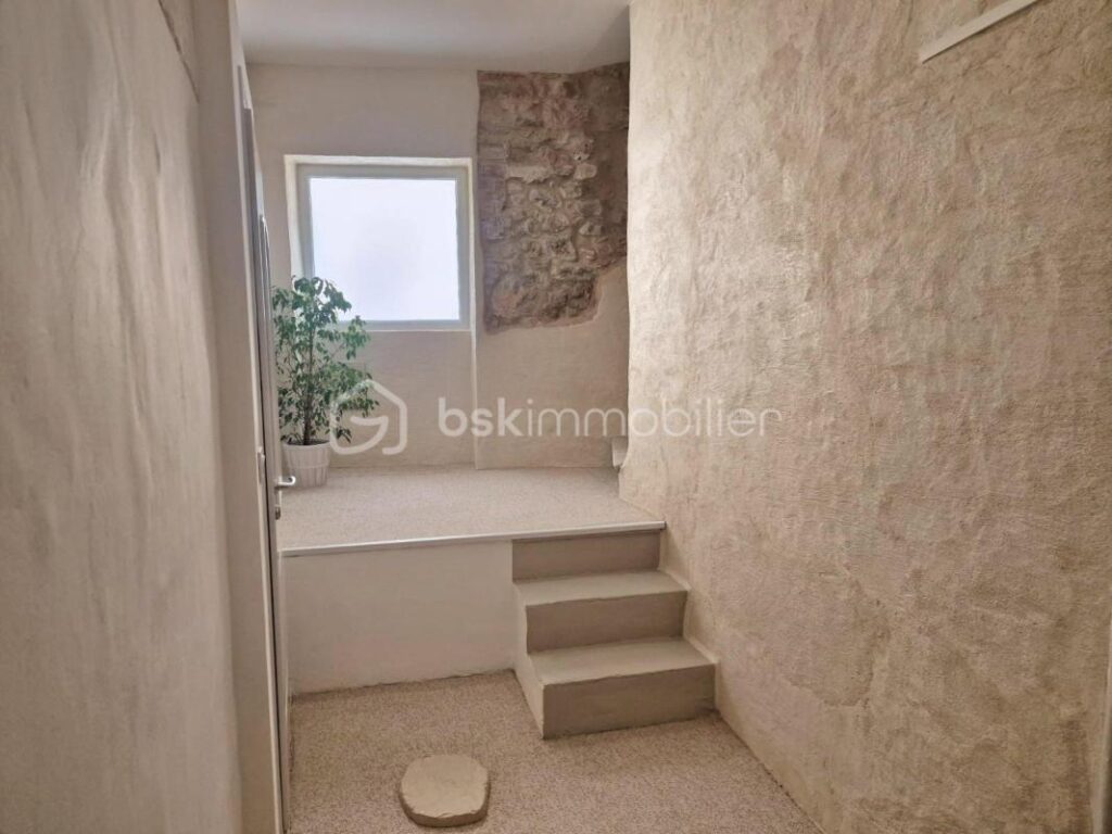 A vendre RARE ! Magnifique maison de caractère rénovée avec dépendance, patio, terrasses, grand garage et cave – 208 m2 habitables – Pinet (Hérault) – 6 pièces – 4 chambres – 186 m²