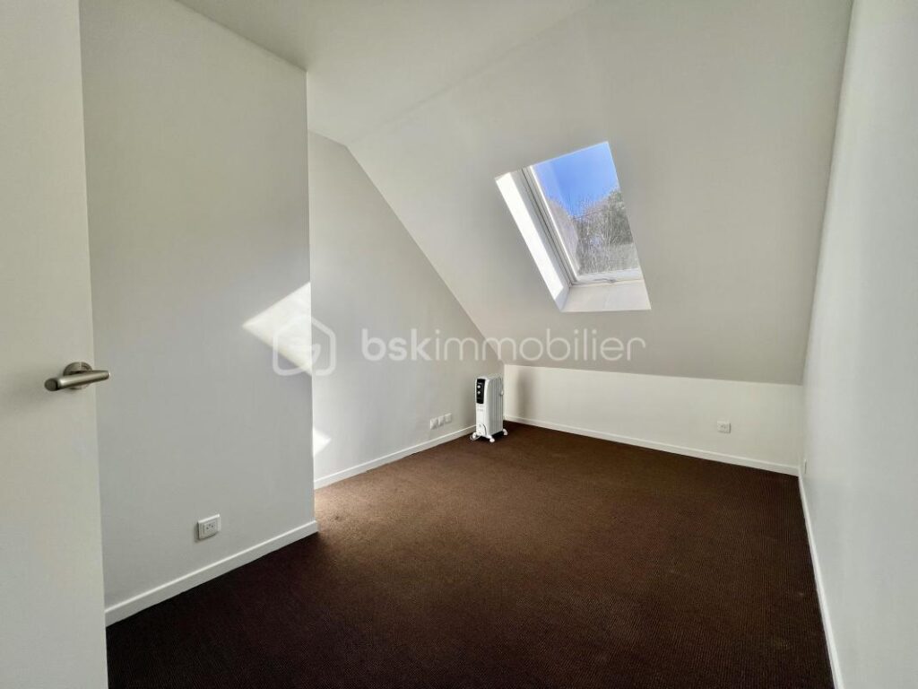 T4 en duplex avec 3 chambres lumineux de 96 m2 – 4 pièces – 3 chambres – 95 m²