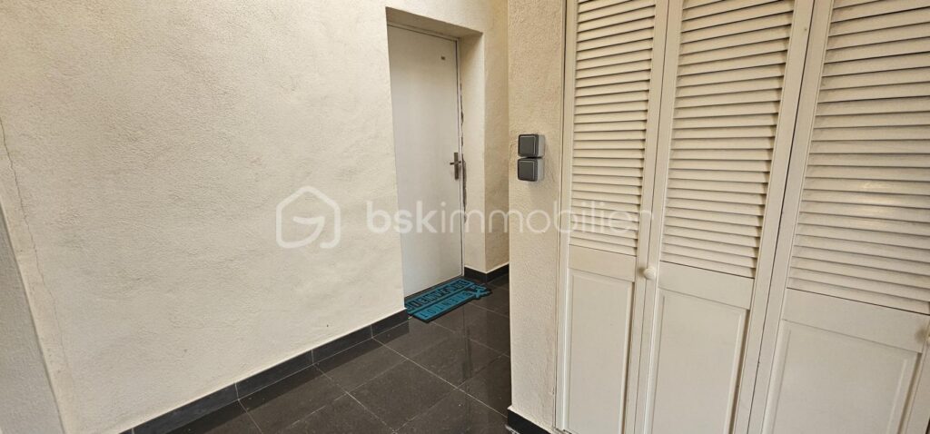 LOCATION T4 Traversant 101M² – Dernier étage – 2 balcons sans vis-à-vis – Quartier des Amoureux à Nîmes – 4 pièces – 3 chambres – 101 m²