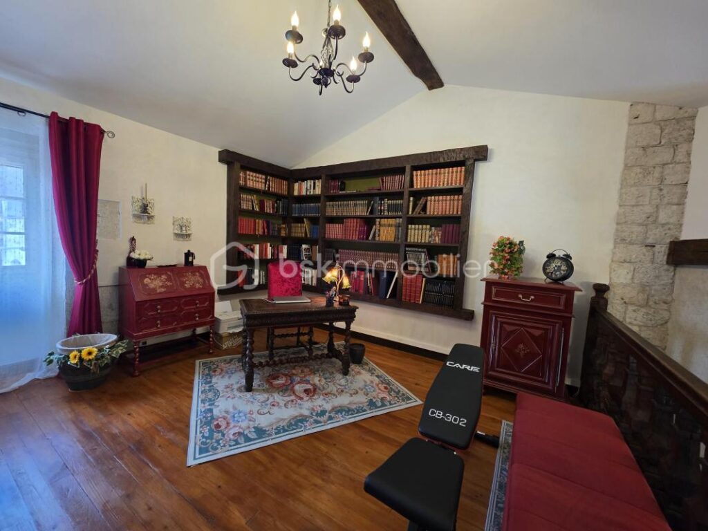 PROPRIETE DE VILLAGE EN PIERRE-3 CHAMBRES-MEZZANINE-JARDIN-CLOITRE – 5 pièces – 3 chambres – 181 m²