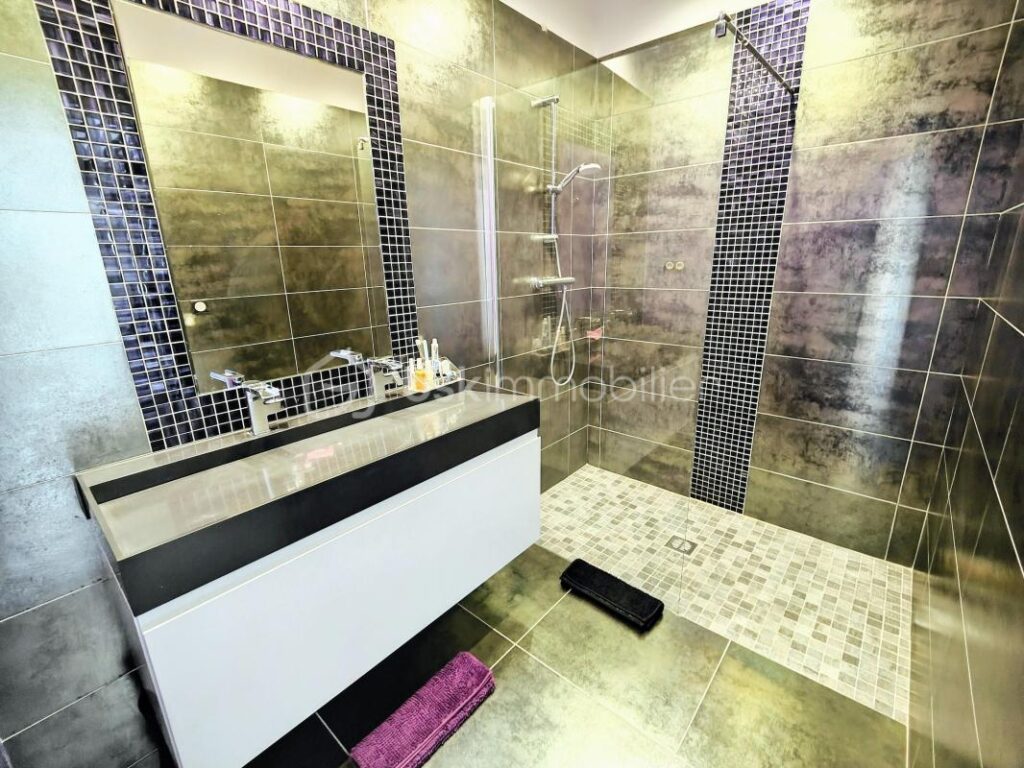 Maison av jardin arboré vue dégagée et sous-sol total ! – 10 pièces – 4 chambres – 239 m²