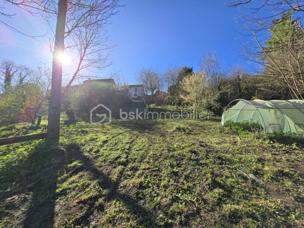 Maison avec dépendances + appartement indépendant – Vue dégagée sur la Chaîne des Puys – Impasse – Limons (63290) – 5 pièces – 3 chambres – 100 m²