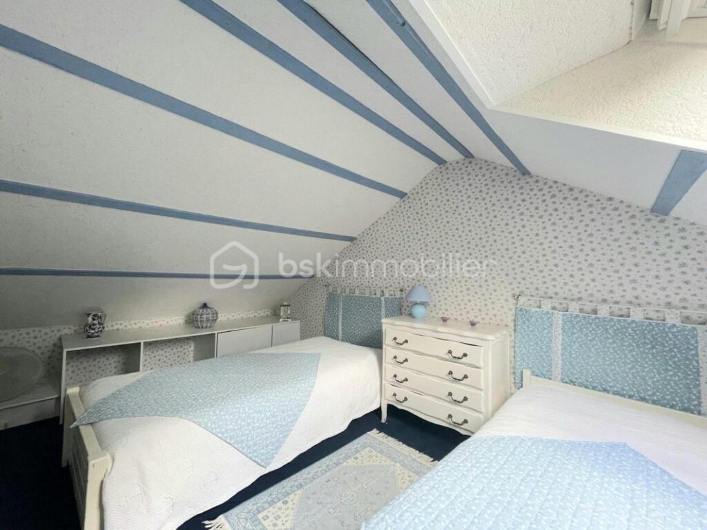 Maison de 164 m² avec piscine – CHEILLE – 7 pièces – 5 chambres – 164 m²