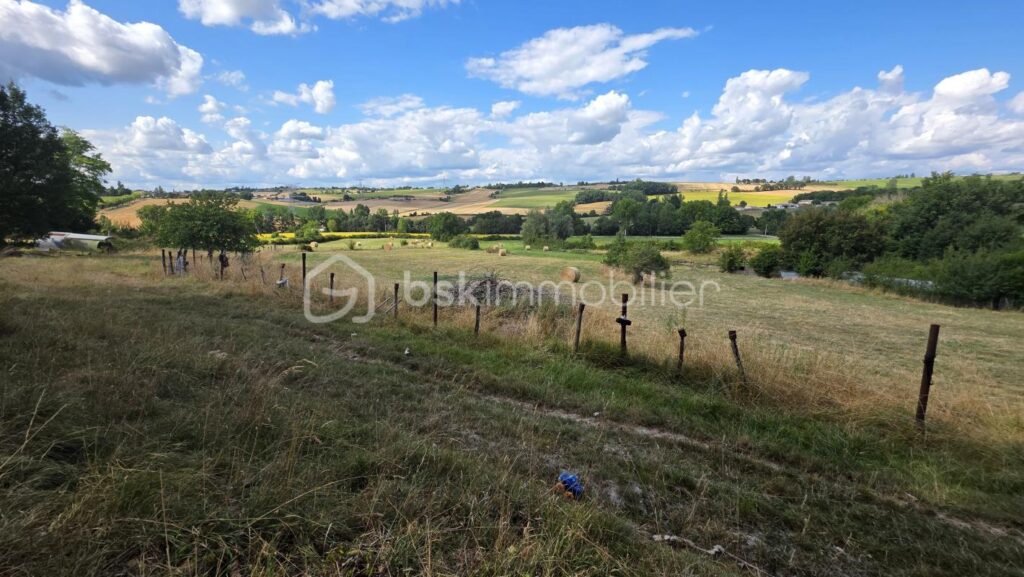 MAISON MONCAUT- 4 CHAMBRES-PISCINE- GARAGE – TERRAIN 3 HECTARES – 5 pièces – 4 chambres – 164 m²
