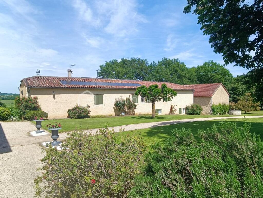 Maison gasconne pleine de charme, volumes généreux et esprit familial – 10 pièces – 6 chambres – 316 m²