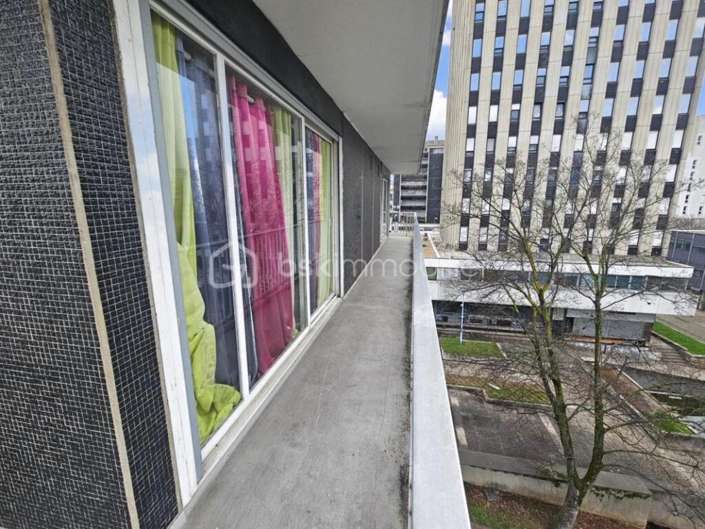 Appartement F4 82m² 3 chambres grand balcon 30m² triple exposition cave parking – 4 pièces – 3 chambres – 82 m²