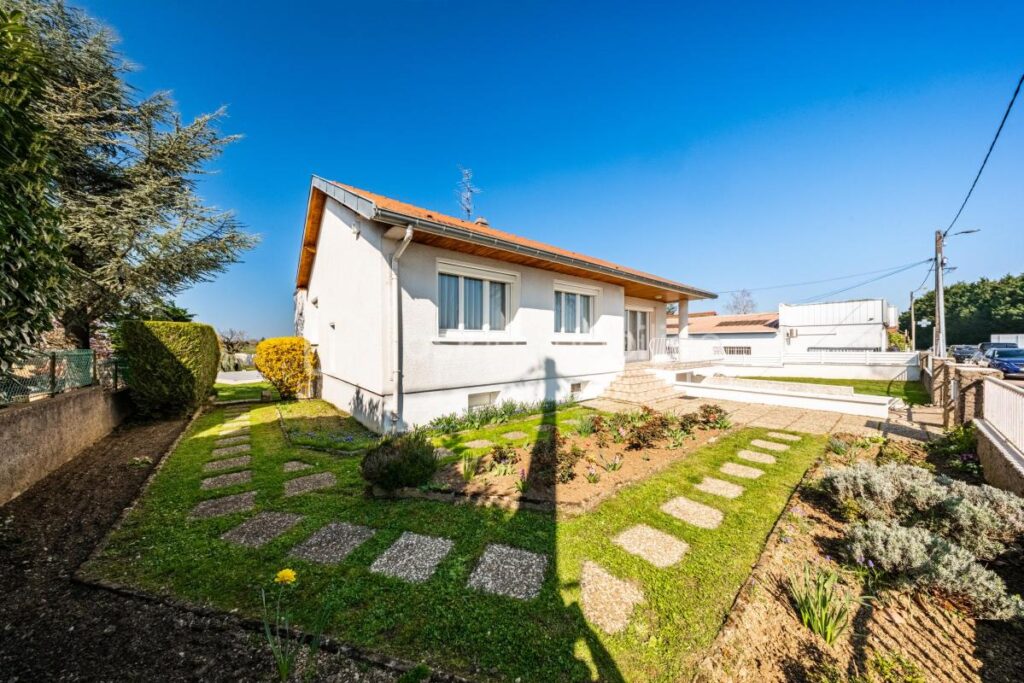 Charmante maison avec piscine à vendre – Idéalement située ! – 5 pièces – 4 chambres – 120 m²