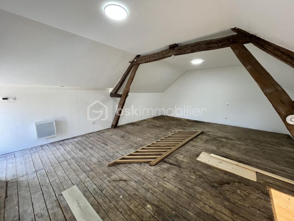 Superbe maison de campagne fraîchement rénovée sur son magnifique terrain au cœur de la forêt – 4 pièces – 2 chambres – 90 m²