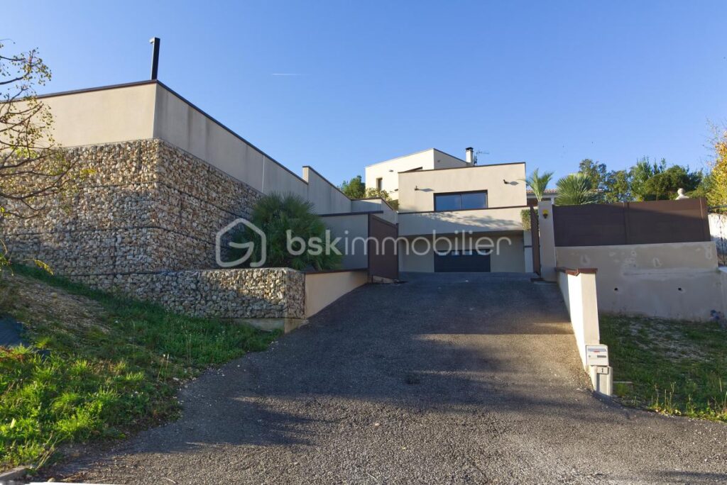 Villa contemporaine 165 M² – 6 pièces – 4 chambres – 165 m²