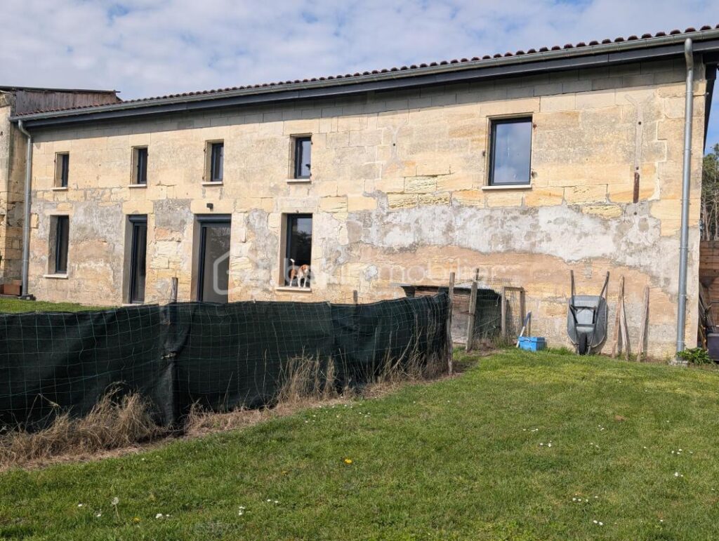 MAISON RENOVEE « ESPRIT LOFT » de 302m2 – 4 CH dont 1 suite parentale – 8 pièces – 4 chambres – 302 m²