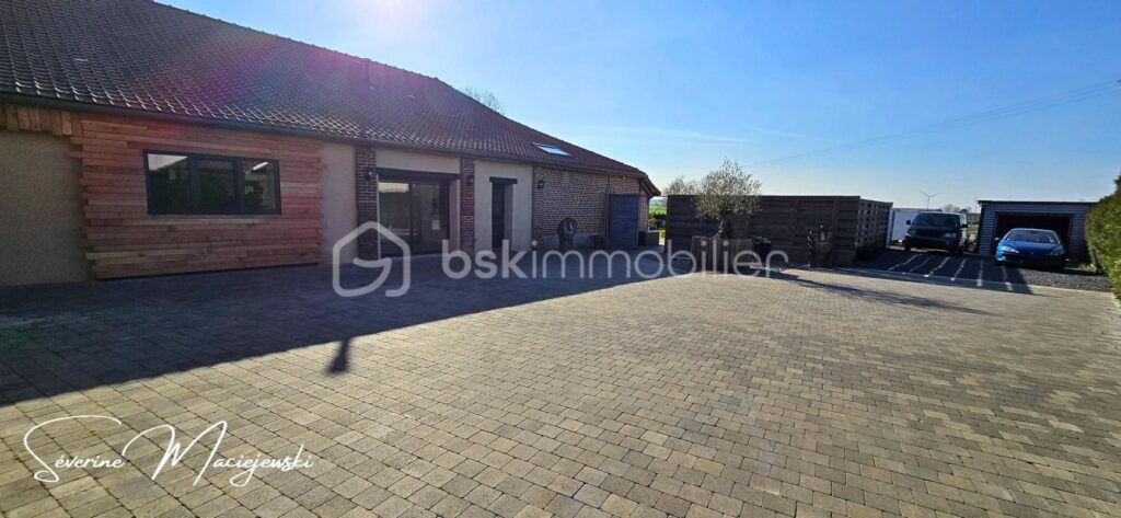 Propriété semi plain pied de 260 m² – 10 pièces – 6 chambres – 260 m²