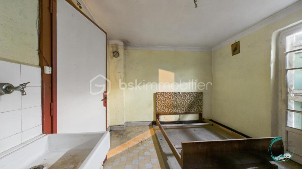 Maison individuelle à rénover – Fort potentiel – Cluses – 6 pièces – 5 chambres – 226 m²