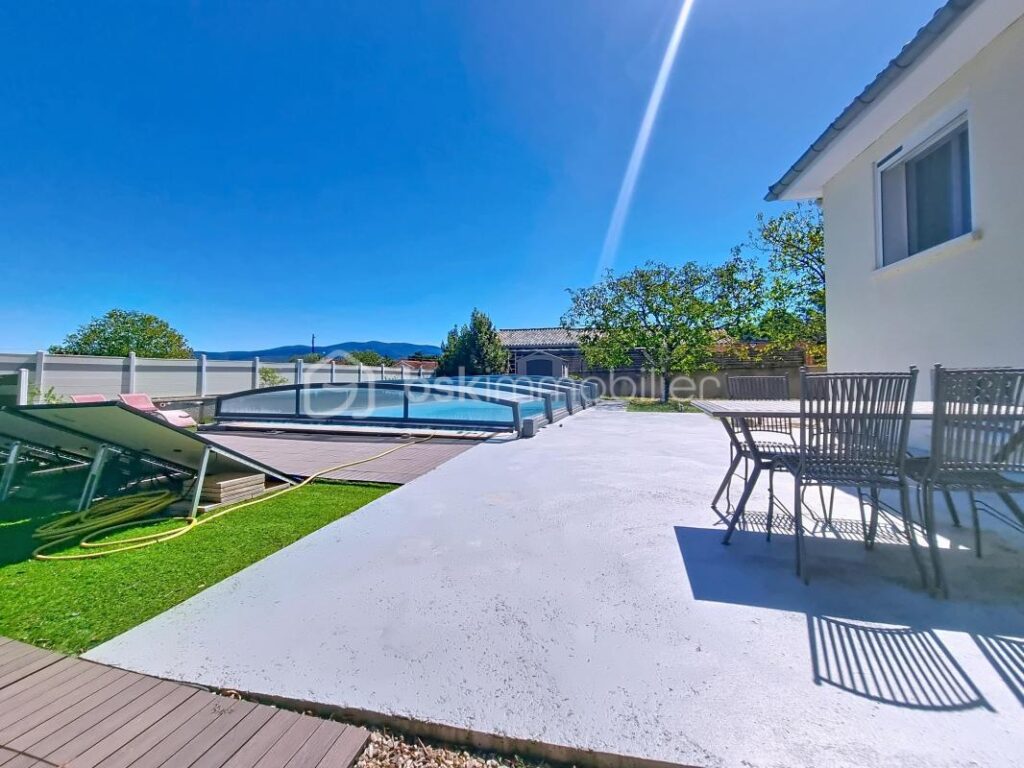 MAISON avec sous-sol total et piscine – 5 pièces – 4 chambres – 126 m²