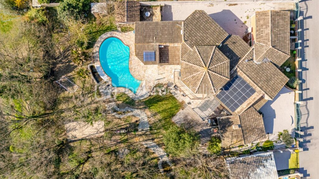 Propriété d’exception 337 m² – 5 dépendances – Revenus locatifs – DPE A – 9 pièces – 8 chambres – 337 m²