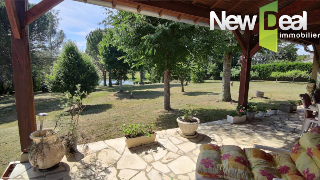 Maison 220 m² avec étang et parc – cadre exceptionnel à Bergerac – 6 pièces – 4 chambres – 217 m²