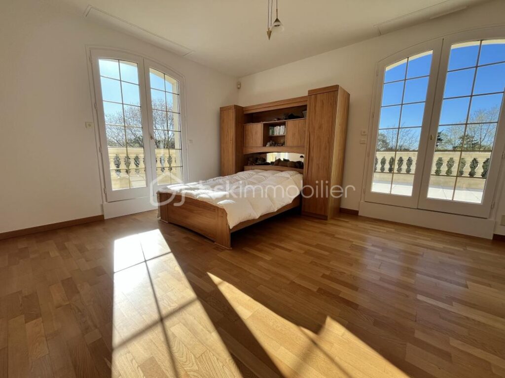 PROPRIETE D’EXCEPTION 483m2 sur un PARC DE 1,4H – 12 pièces – 8 chambres – 483 m²