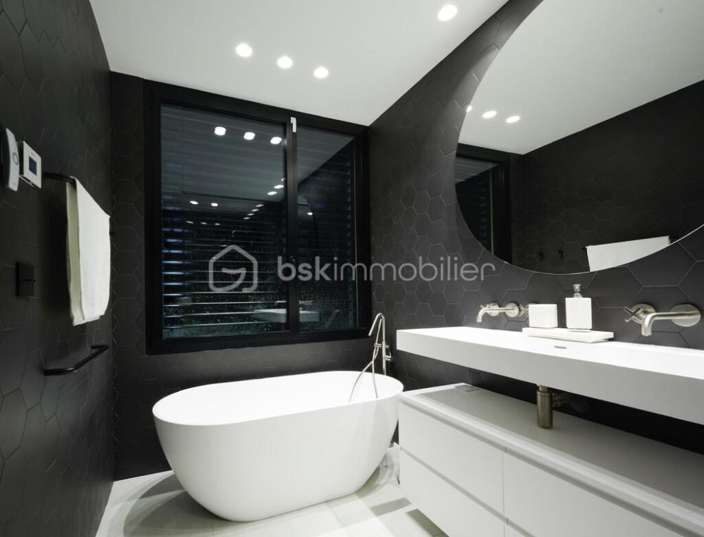 LACROIX-FALGARDE – Villa d’architecte en position dominante à 15 minutes de Toulouse – 6 pièces – 4 chambres – 225 m²