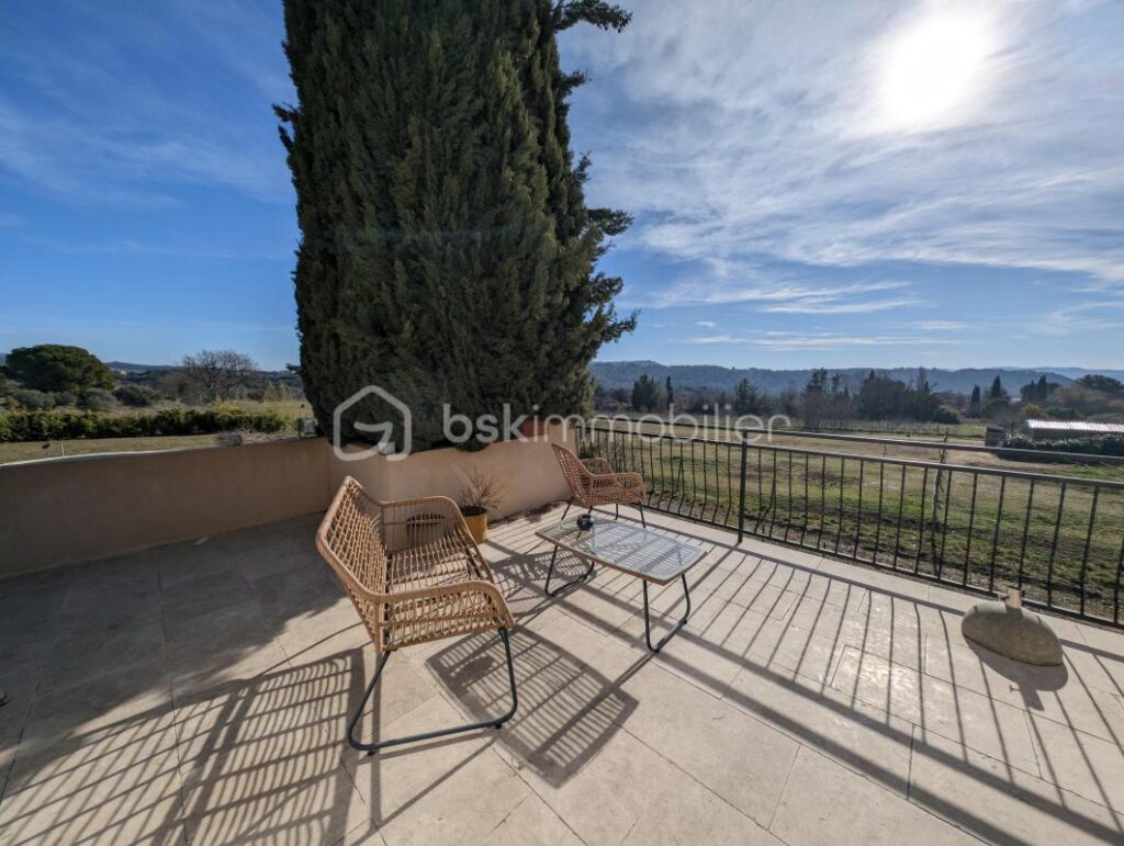 A VENDRE, PUYVERT, MAS DE 150 M² ENVIRON ET SURFACE A AMENAGER DE PLUS DE 100 m² AVEC PISCINE, POOL HOUSE SUR TERRAIN DE 2360 M² – 8 pièces – 3 chambres – 150 m²