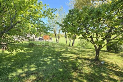 Terrain à vendre – Exposition SUD – Calme et proche commodités ! – NR pièces – NR chambres – 600 m²