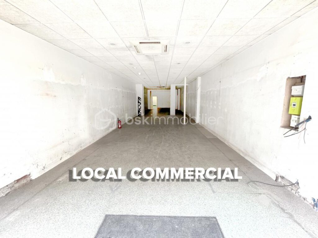 Douai hypercentre, immeuble mixte de 646 m2 (4 niveaux + caves) comprenant un local commercial, des bureaux et une surface habitable – 21 pièces – NR chambres – 646 m²