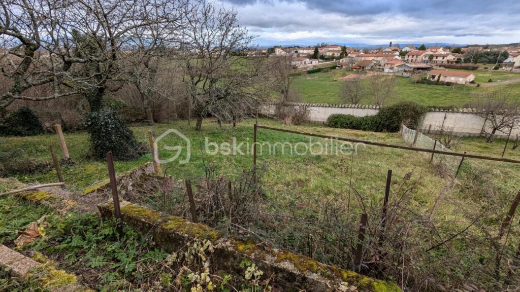 BATIMENT A RENOVER – 1 pièce – 1 chambre – 180 m²