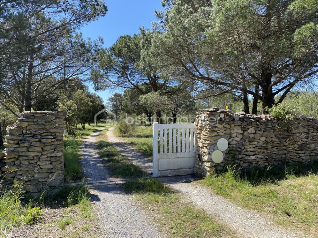 MAISON DE 190 m2-TERRAIN 15199 M2- 4 CHAMBRES-2 SALLES D’EAU-2 WC-PISCINE-GARAGE-ECURIE 33M2 – 7 pièces – 4 chambres – 190 m²