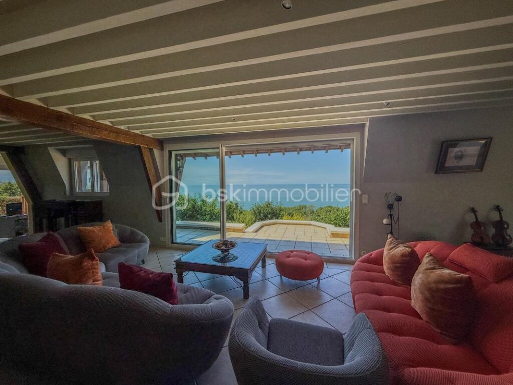 À VENDRE – Propriété avec Vue Mer à Villerville – 9 pièces – 6 chambres – 340 m²