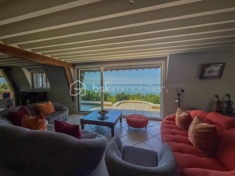 À VENDRE – Propriété avec Vue Mer à Villerville – 9 pièces – 6 chambres – 340 m²