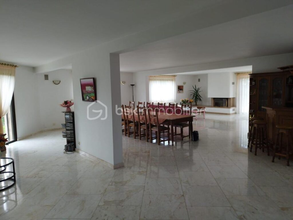 belle demeure de 420 m² sur grand terrain avec piscine – 11 pièces – 6 chambres – 422 m²